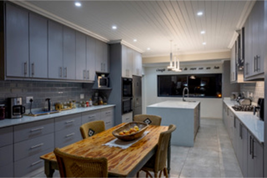 5 Bedroom Property for Sale in Da Gama Bay Western Cape